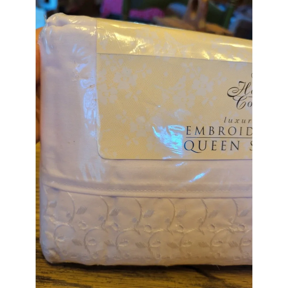 New Vintage Heirloom Collection Luxury Percale Embroidered Lace Queen Sheet Set